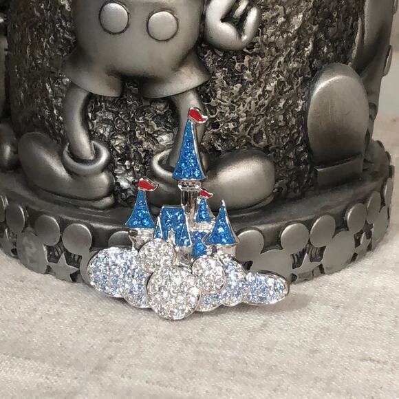 The Art of Disney “Where Dreams Come True” Pin with Swarovski Crystals in Box - Picture 2 of 7